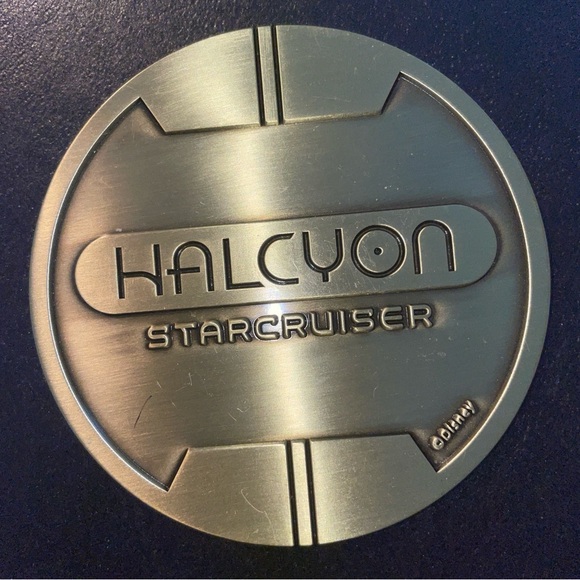 Halcyon Starcruiser large coin Star Wars Galactic Starcruiser - Picture 4 of 8